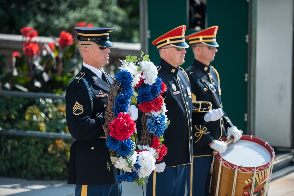 40th and 41st Sergeant at Arms of the U.S. Senate Participate in a Wreath-Laying at the Tomb of the Unknown Soldier