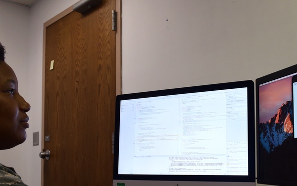 595th SCS Airmen create air show app