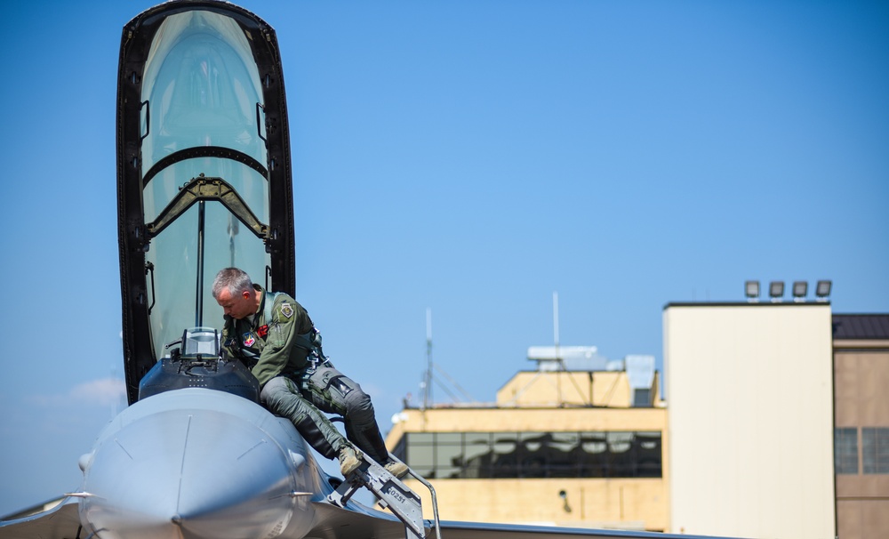 460th Space Wing commander joins 140th Wing in flight