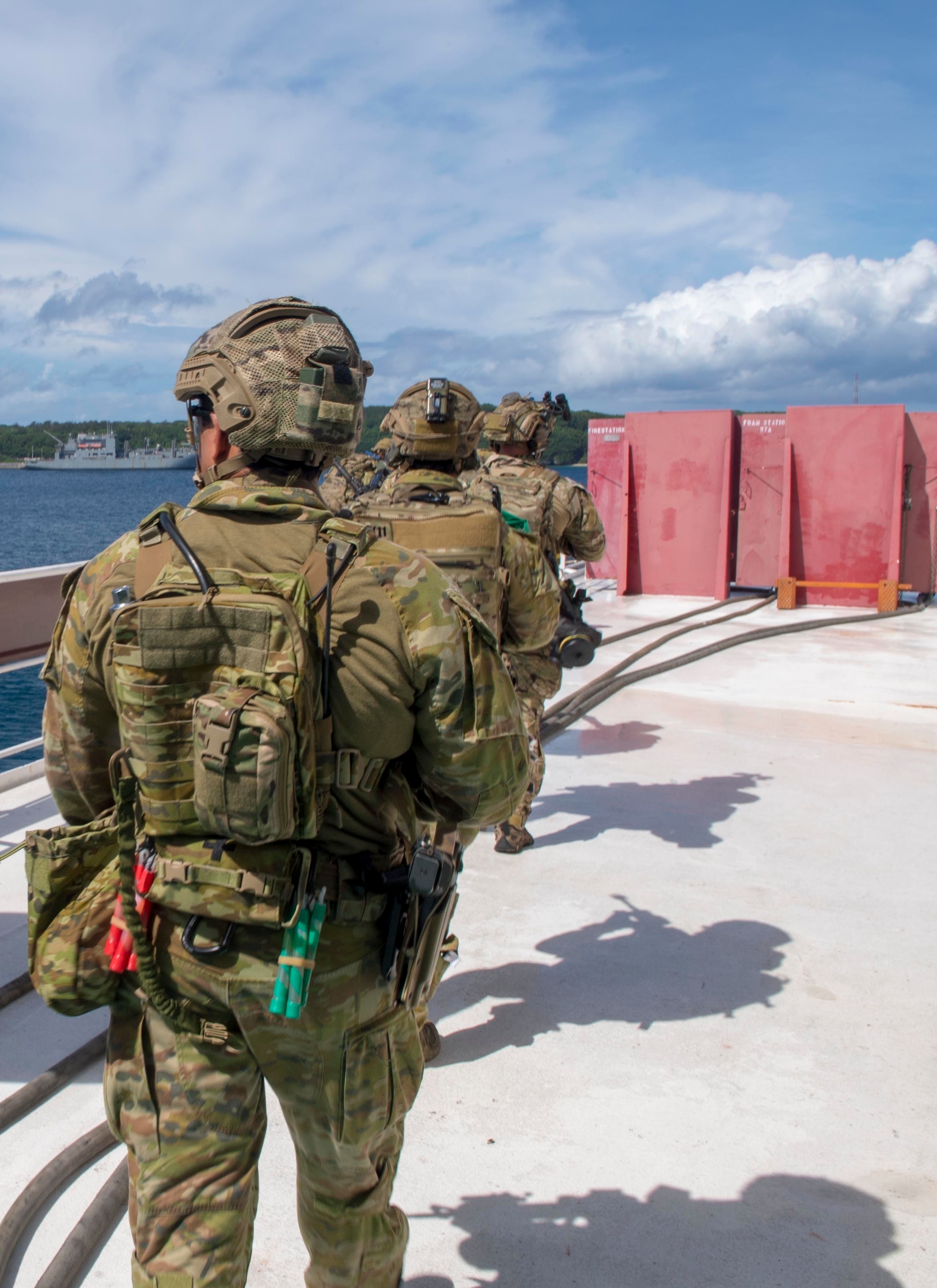 その他 Army Australia e Odgers 2000w_q95.jpg