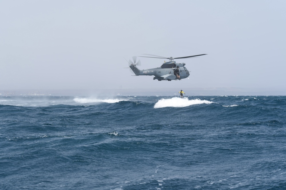 82nd ERQS, French Armed Forces perform rescue dive training