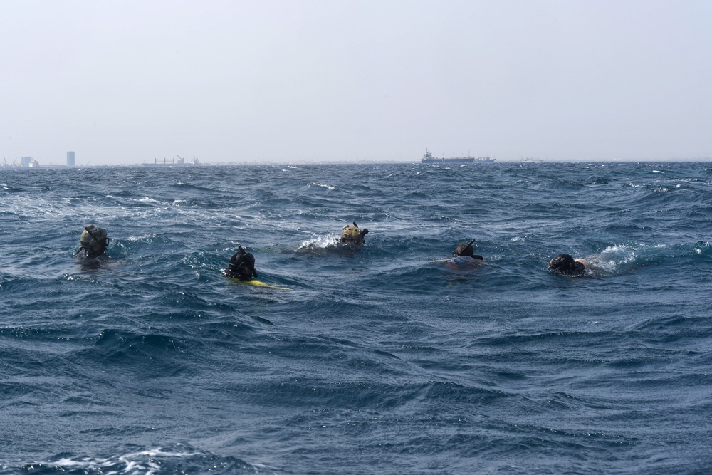 82nd ERQS, French Armed Forces perform rescue dive training