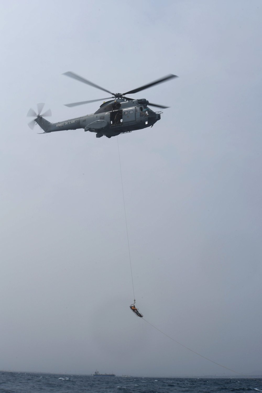 82nd ERQS, French Armed Forces perform rescue dive training