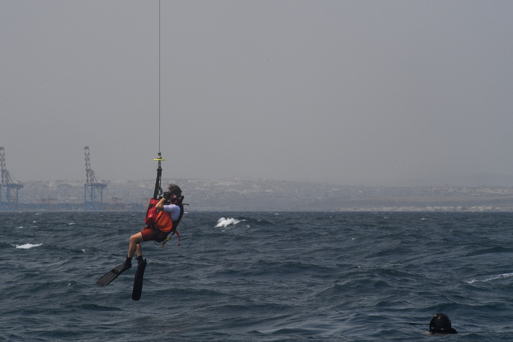 82nd ERQS, French Armed Forces perform rescue dive training