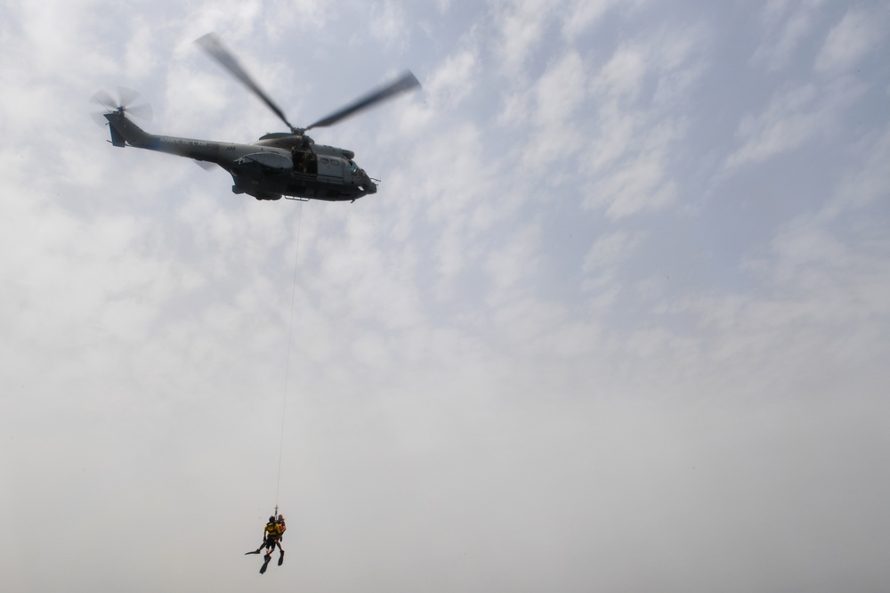 82nd ERQS, French Armed Forces perform rescue dive training