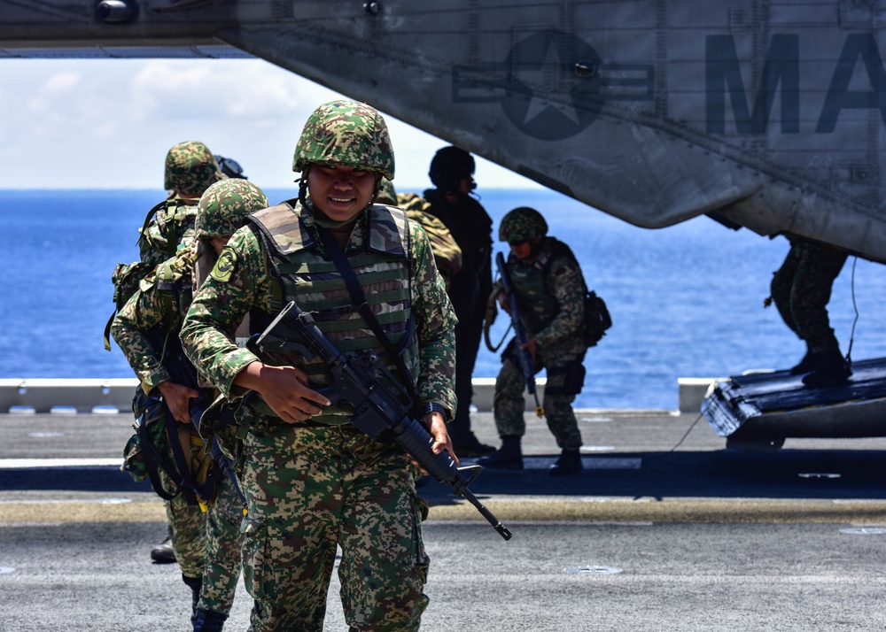 Essex Amphibious Ready Group and 13th Marine Expeditionary Group Exercise
