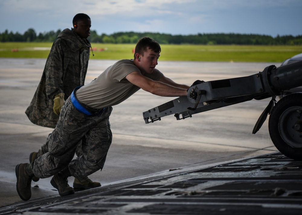 Loadmasters prepare units to deploy