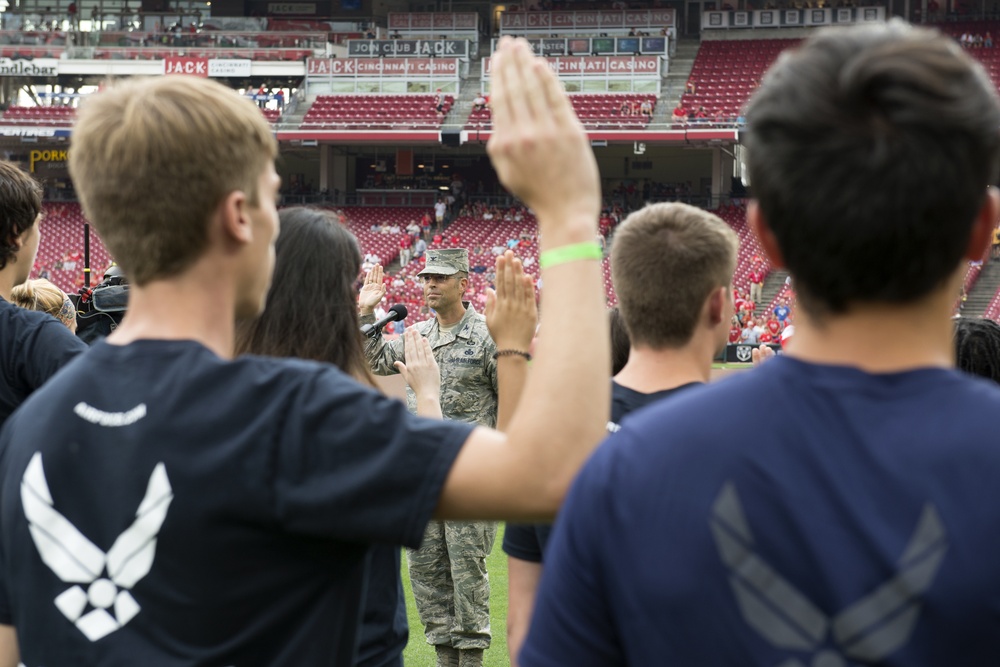 Cincinnati Reds baseball team recognize military service