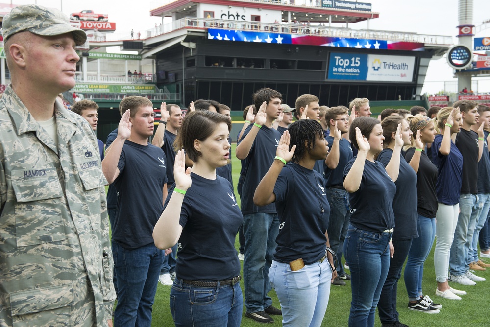 Cincinnati Reds baseball team recognize military service