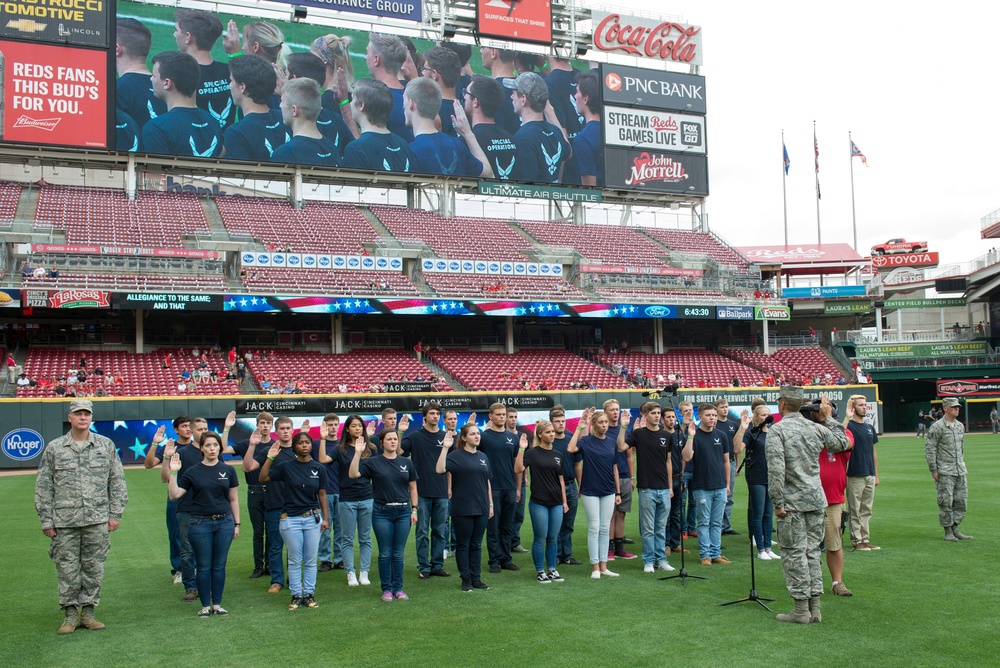 Cincinnati Reds baseball team recognize military service