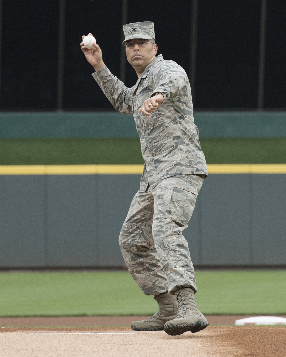 Cincinnati Reds baseball team recognize military service