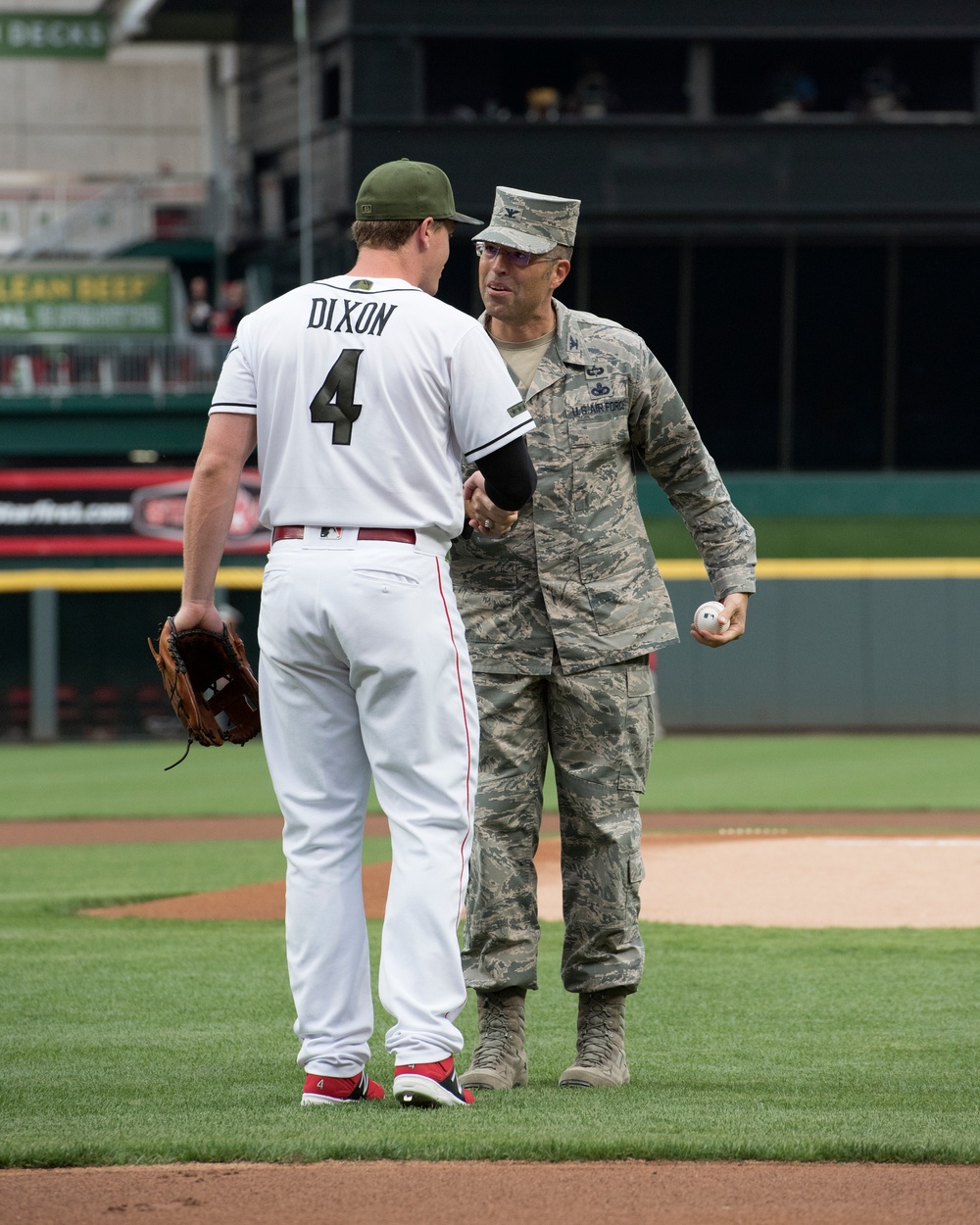 DVIDS - Images - Cincinnati Reds baseball team recognize military service  [Image 5 of 9]