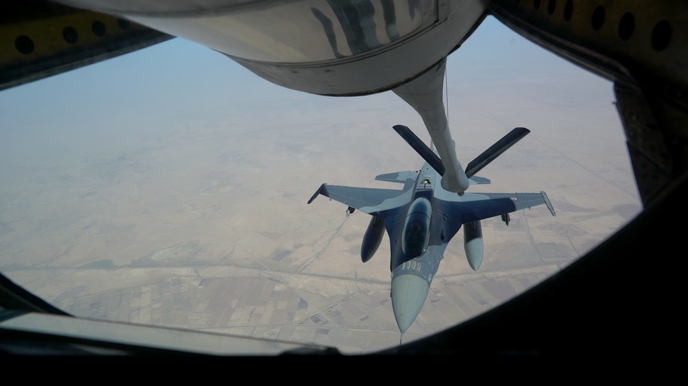 Iraqi F-16 Aerial Refuel Training