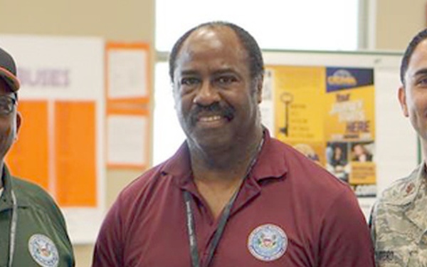 DCMA LM Orlando employees volunteer during STEM outreach event