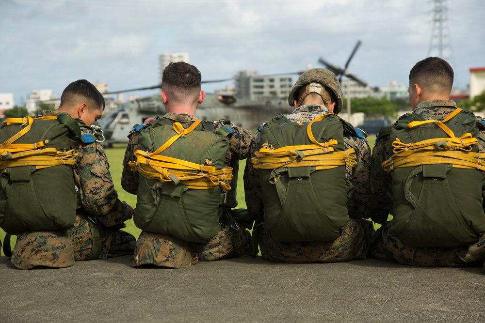 Look out below| LS Co. executes Paraloft training operations on Ie Shima