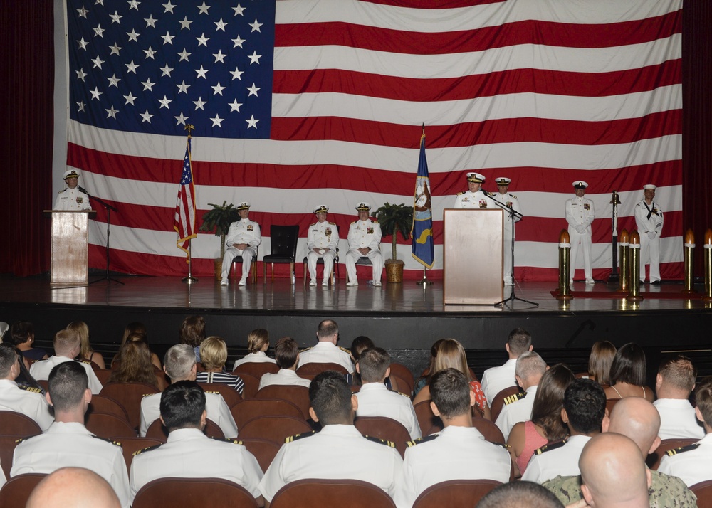 COMSUBRON 15 Gives Parting Remarks During Change of Command, Aug. 17