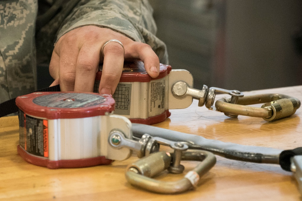 179th Airlift Wing and 200th RED HORSE Squadron, det 1, host Competent Person's Fall Protection training