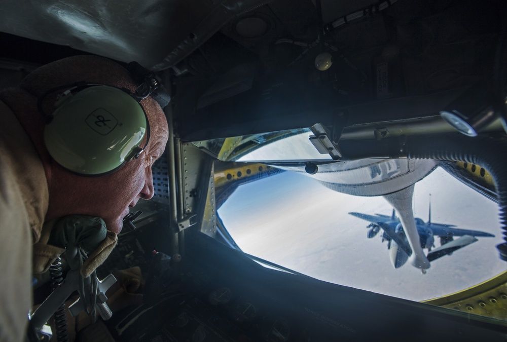 A KC-135 Stratotanker refuels F-15