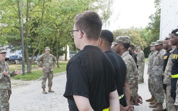 Signal company grapples with combatives course