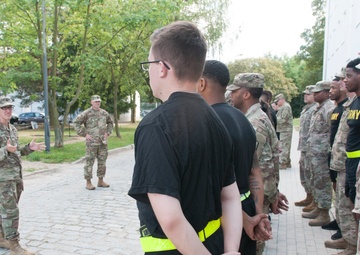 Signal company grapples with combatives course