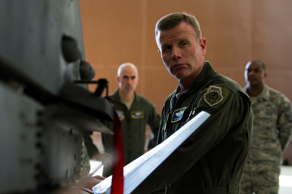 USAFE-AFAFRICA commander visits Spangdahlem