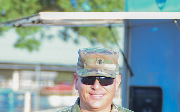 CSMR Chaplin supporting the troops [Image 7 of 15]