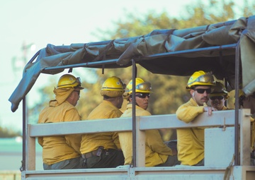 Hand Crews load up [Image 10 of 15]