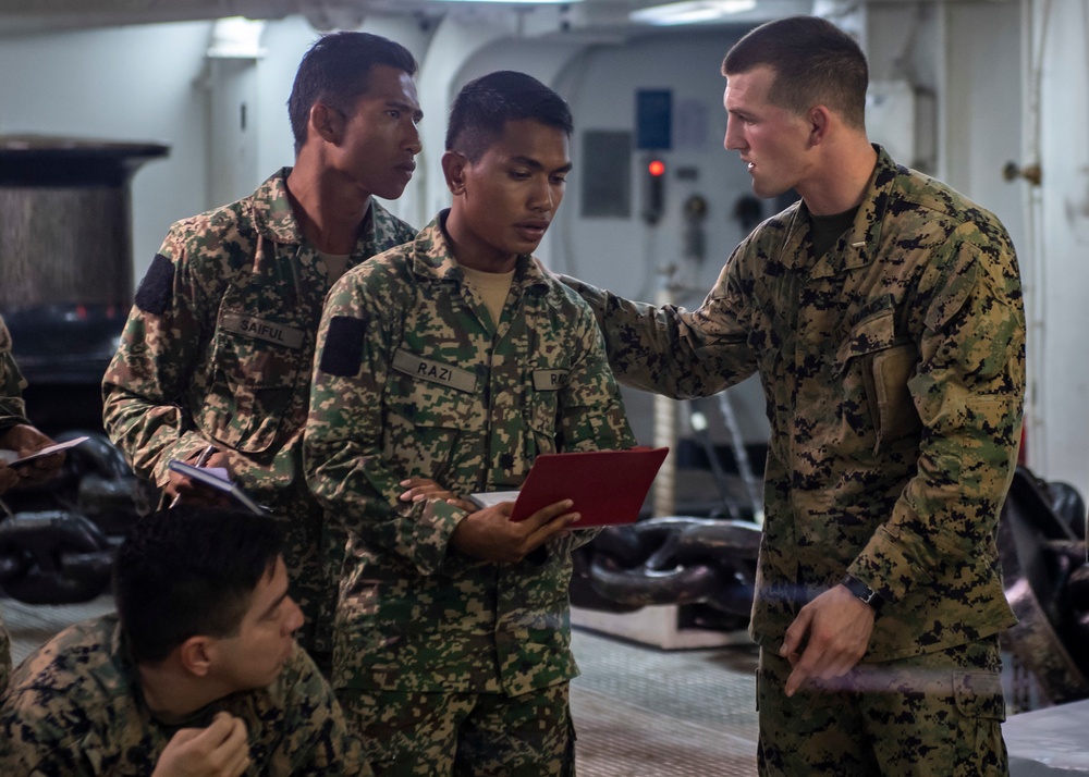 DVIDS - Images - Essex Amphibious Ready Group And 13th Marine ...