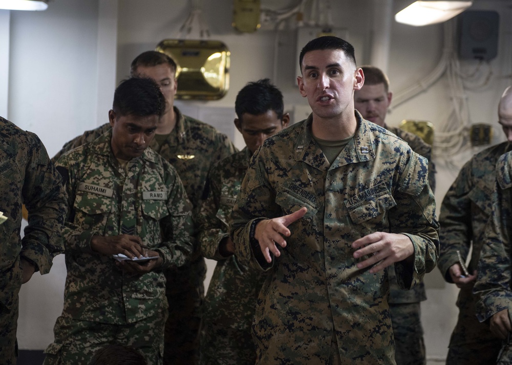 DVIDS - Images - Essex Amphibious Ready Group And 13th Marine ...