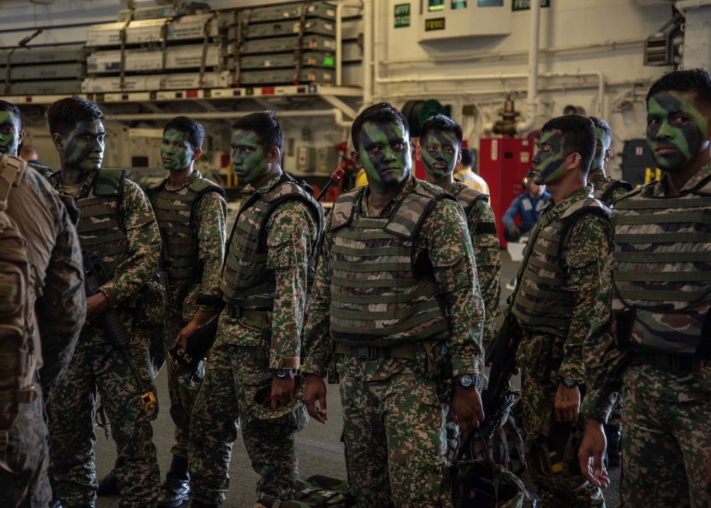 Essex Amphibious Ready Group and 13th Marine Expeditionary Group Exercise