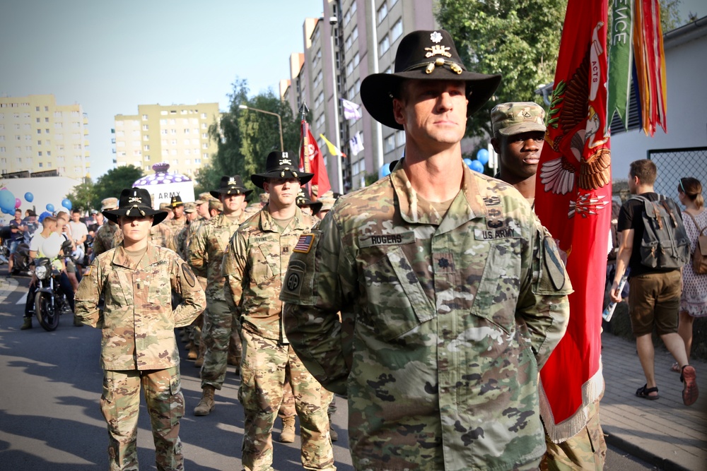 91st Engineer BN Soldiers Participate in Boleslaweic Pottery Parade.