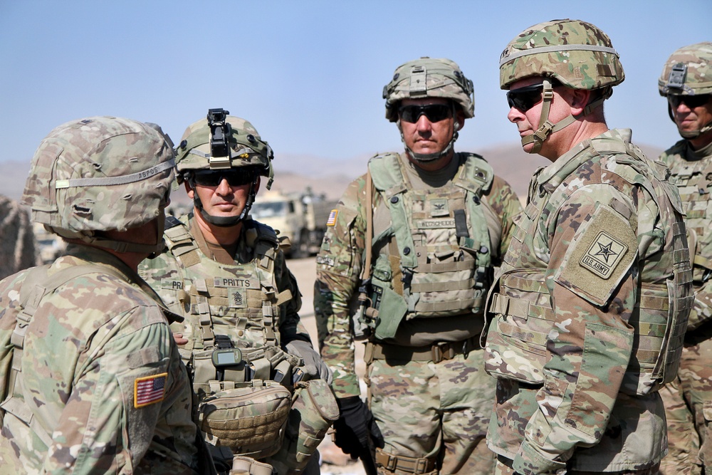 Lt. Gen. Kadavy, DARNG, visits the 56th Stryker Brigade Combat Team in the field