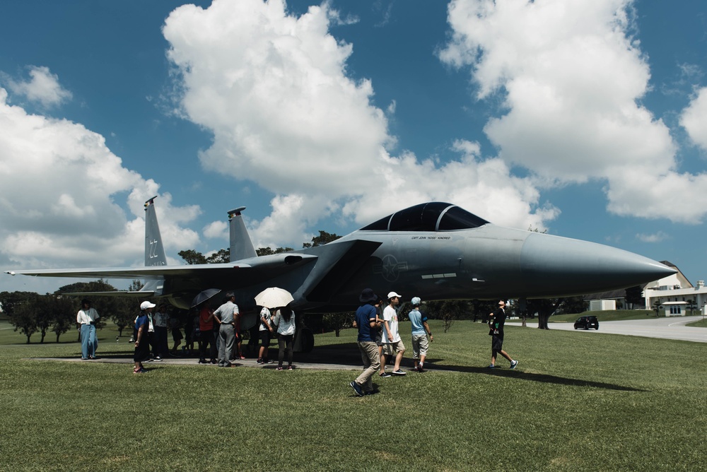 Okinawa and Nagano Prefecture Students visit Kadena