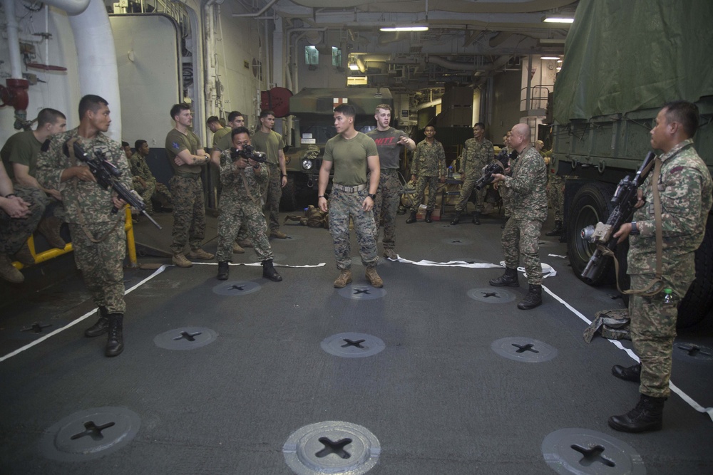 Malaysian Forces Train with U.S. Marines aboard USS Essex