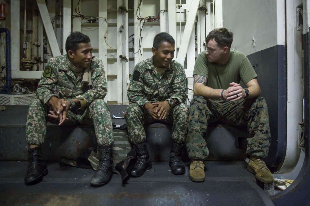 Malaysian Forces Train with U.S. Marines aboard USS Essex