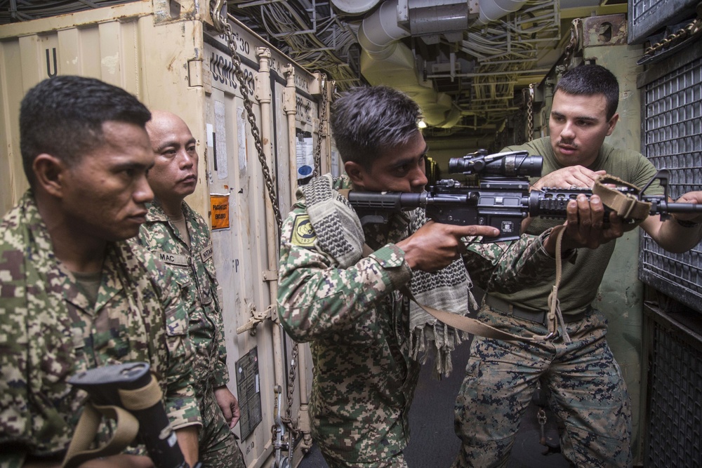 Malaysian Forces Train with U.S. Marines aboard USS Essex