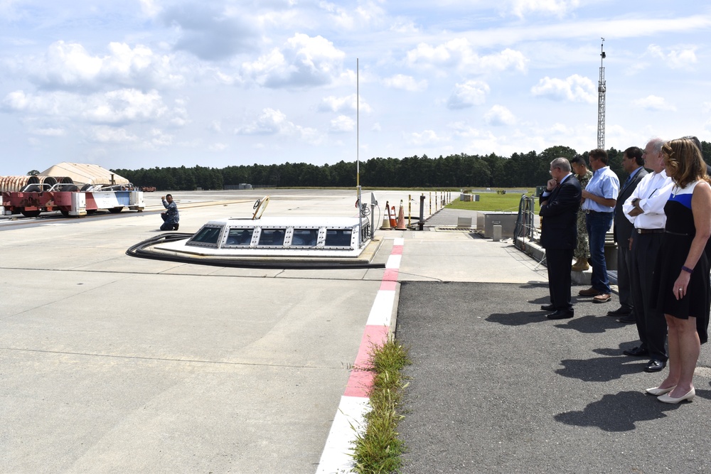 SECNAV visits NAWCAD Lakehurst