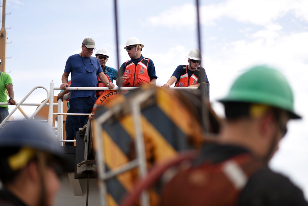 A Coast Guard Cutter Fir Chief Boatswain Mate describes their process to members of the Panama Port Authority