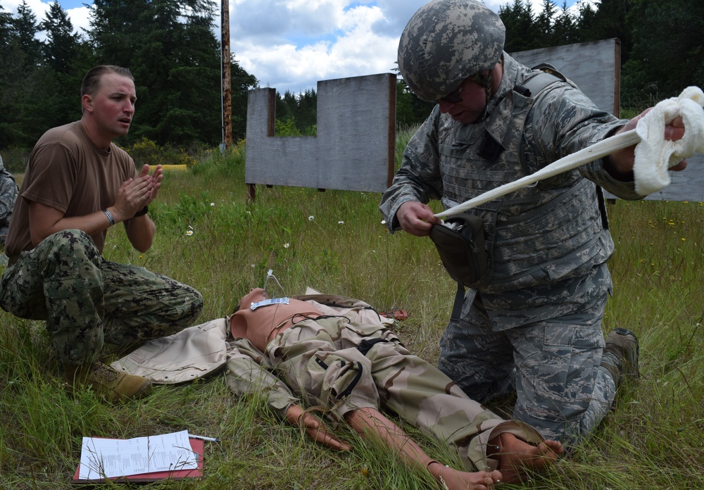 Navy Medicine Operational Health Support Unit Bremerton teams with Air Force for successful field exercise