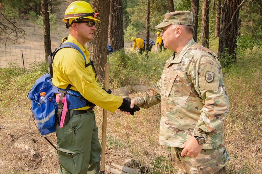 Washington National Guard command team visits firefighters