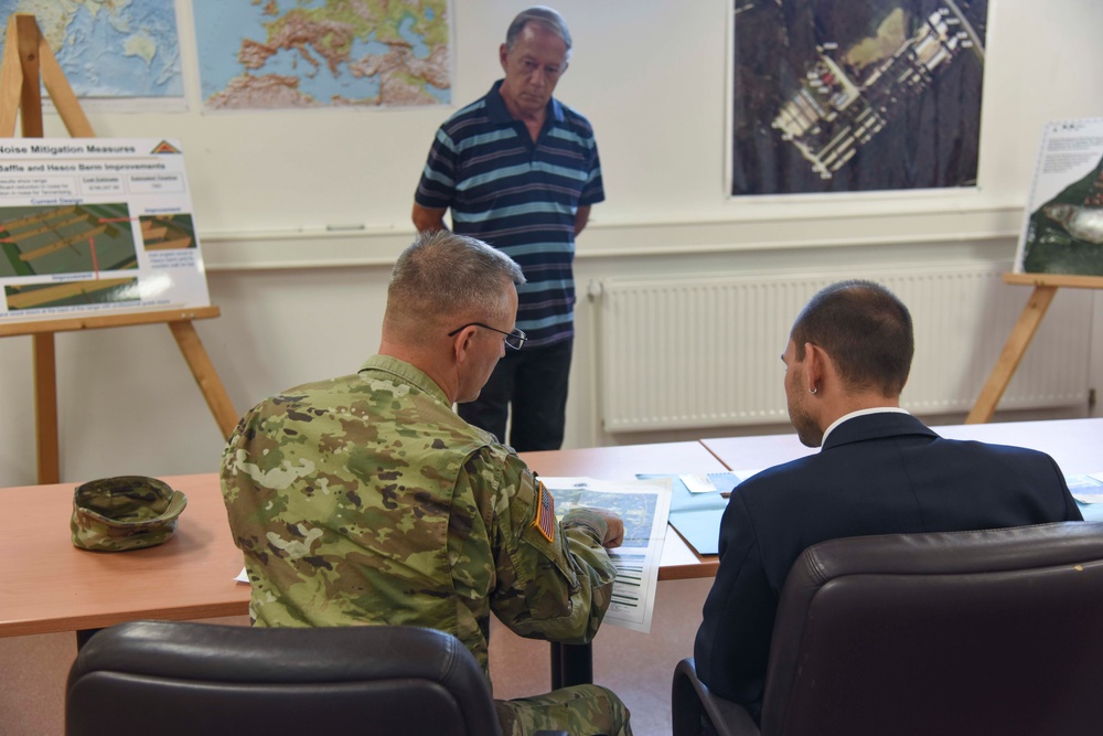 BOEBLINGEN LORD MAYOR VISITS PANZER RANGE COMPLEX