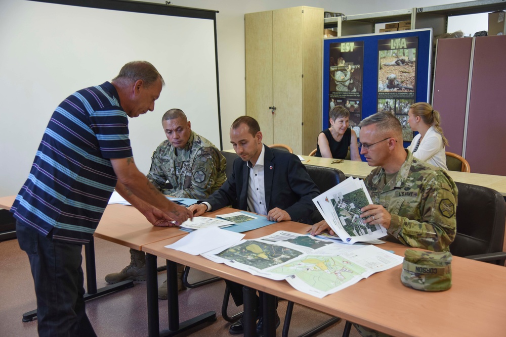 BOEBLINGEN LORD MAYOR VISITS PANZER RANGE COMPLEX
