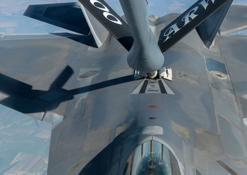 U.S. F-22s, F-15s, Romanian F-16s, train over Romania