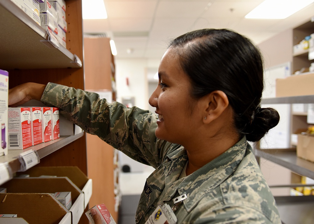 Pharmacy keeps Airmen healthy