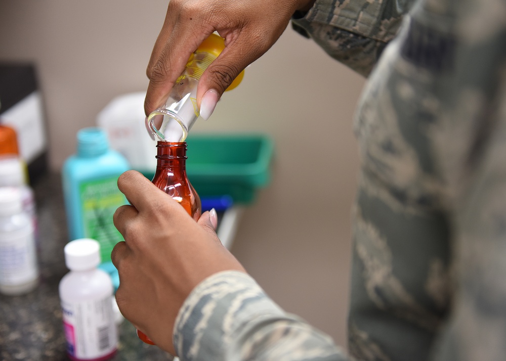 Pharmacy keeps Airmen healthy