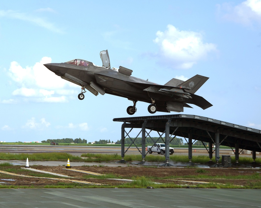 Pax River ITF preps for HMS Queen Elizabeth First of Class Flight Trials