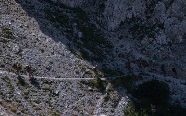 Soldiers from 10th SFG(A) conducts mountain warfare training