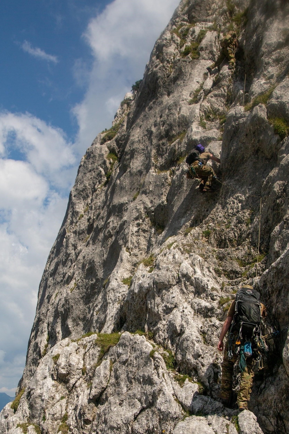 Soldiers from 10th SFG(A) conducts mountain warfare training