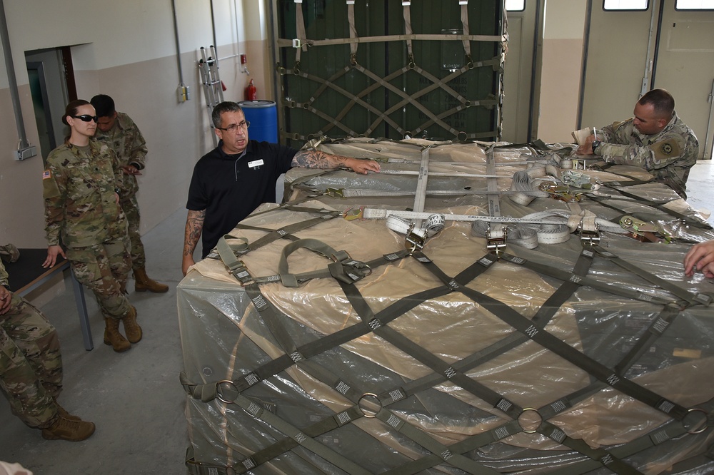 Combined Arms Training Center conduct a 463L pallets building course