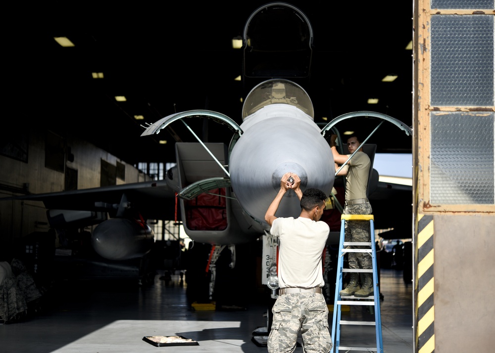 F-15 crew chief technical training